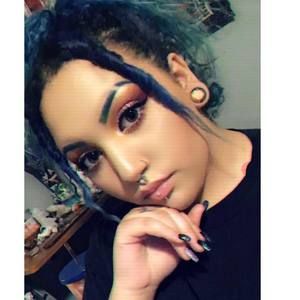 Meet your Posher, Simone